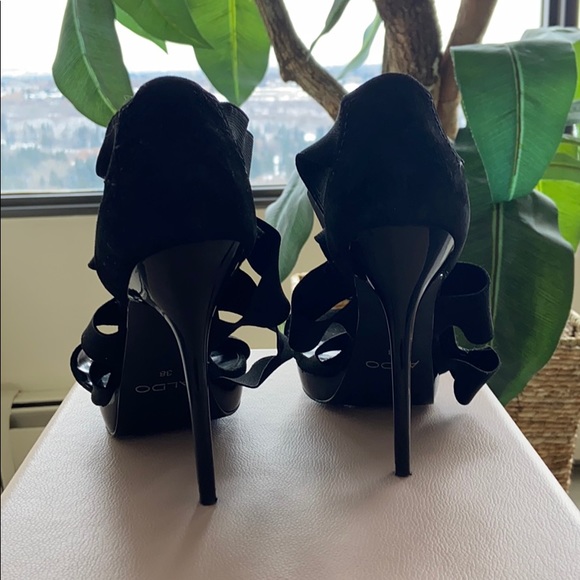 Black high heels - Picture 3 of 4